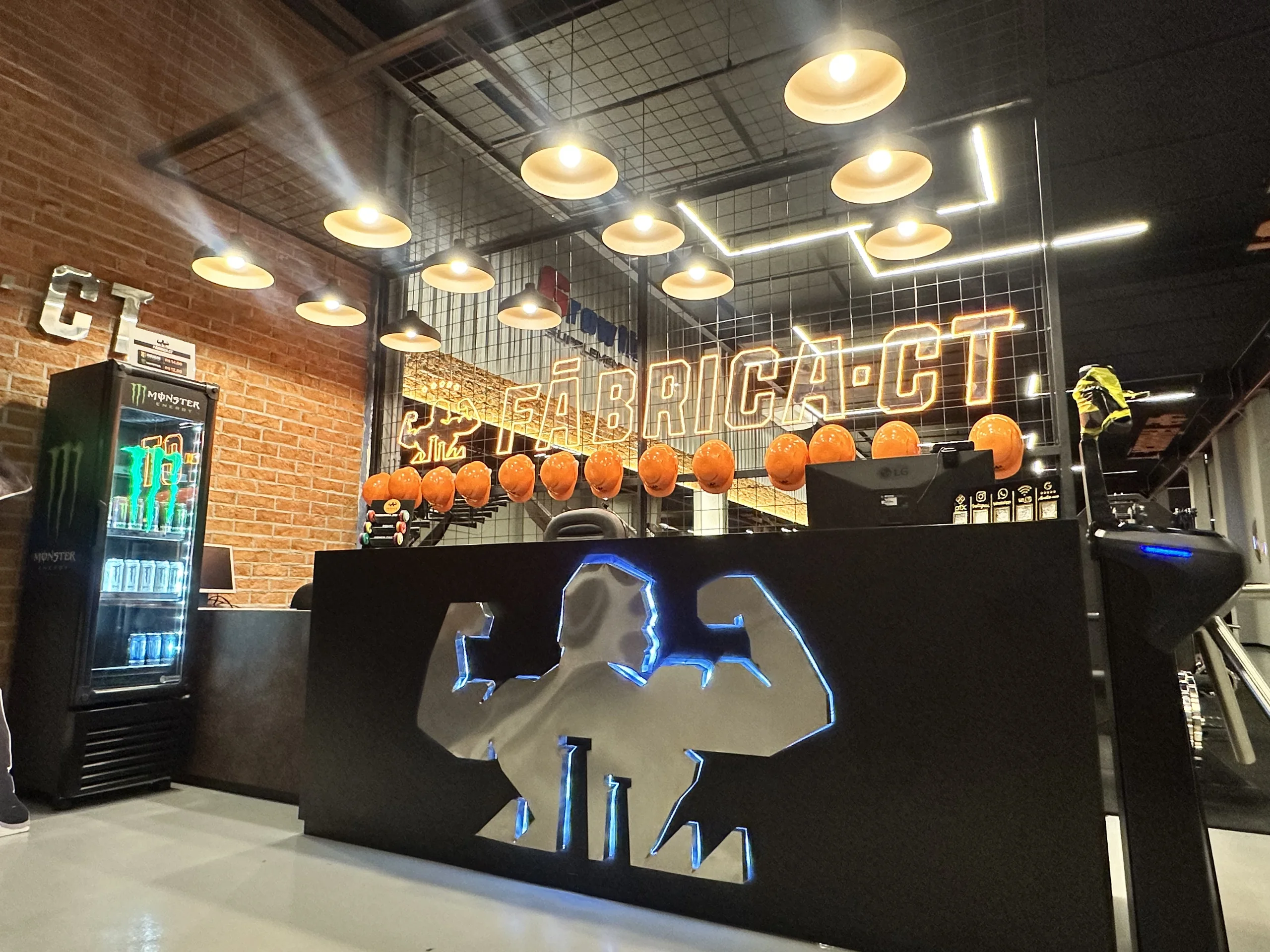 Recepção iluminada da Fábrica CT